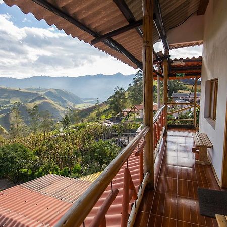Hostal Taita Cristobal Isinlivi Kültér fotó