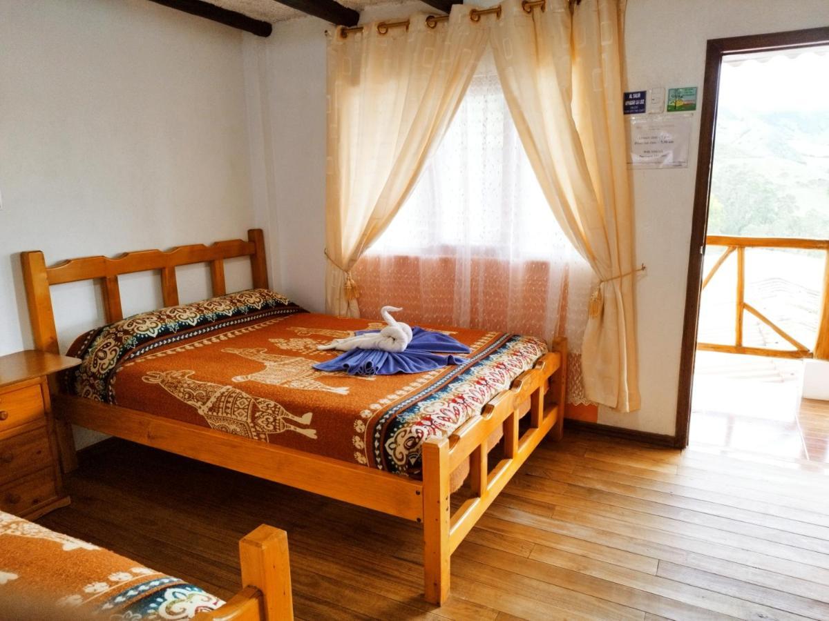 Hostal Taita Cristobal Isinlivi Kültér fotó