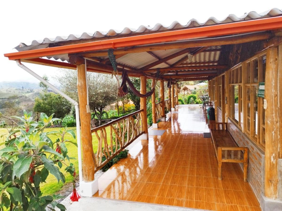 Hostal Taita Cristobal Isinlivi Kültér fotó