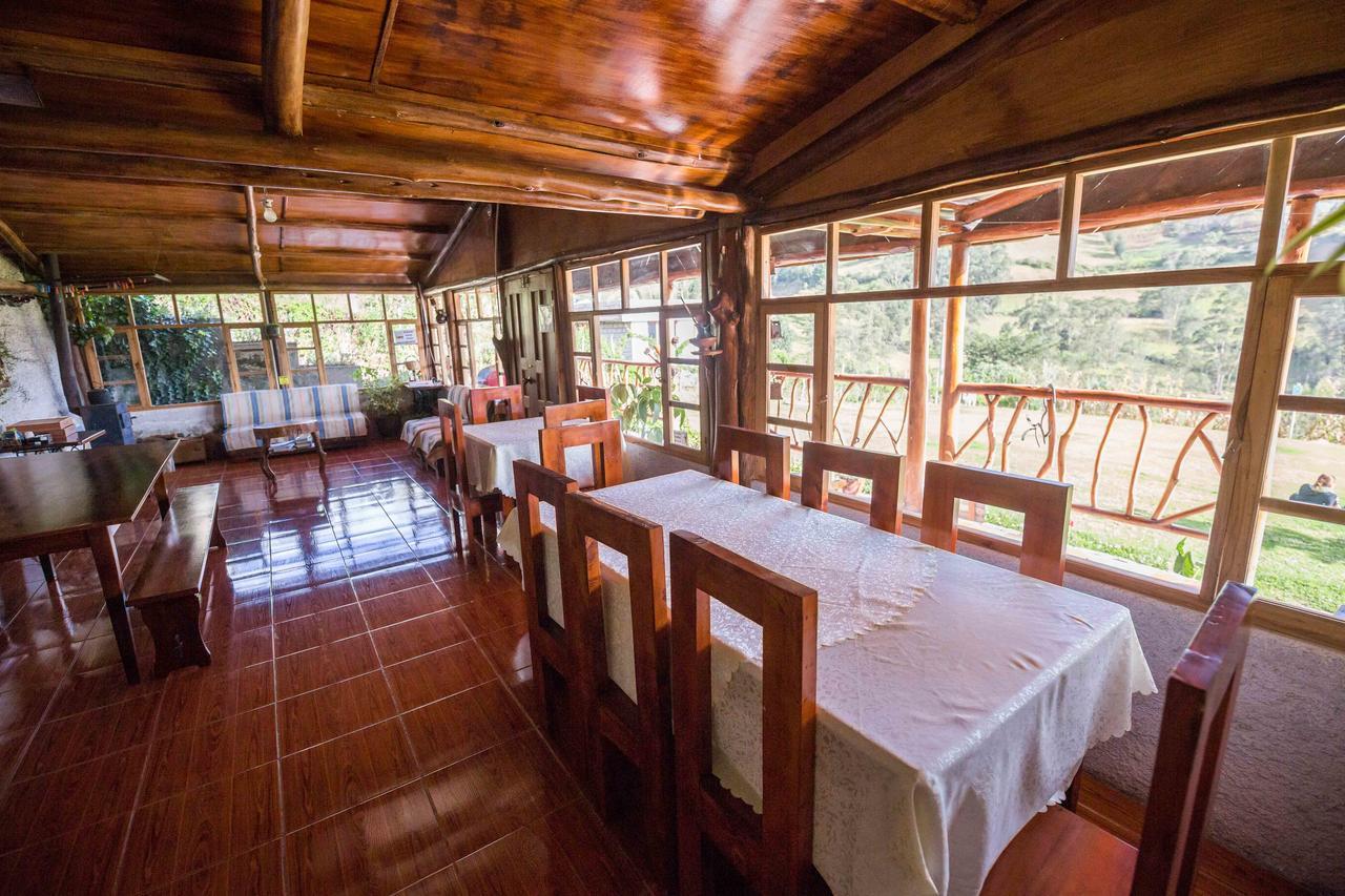 Hostal Taita Cristobal Isinlivi Kültér fotó