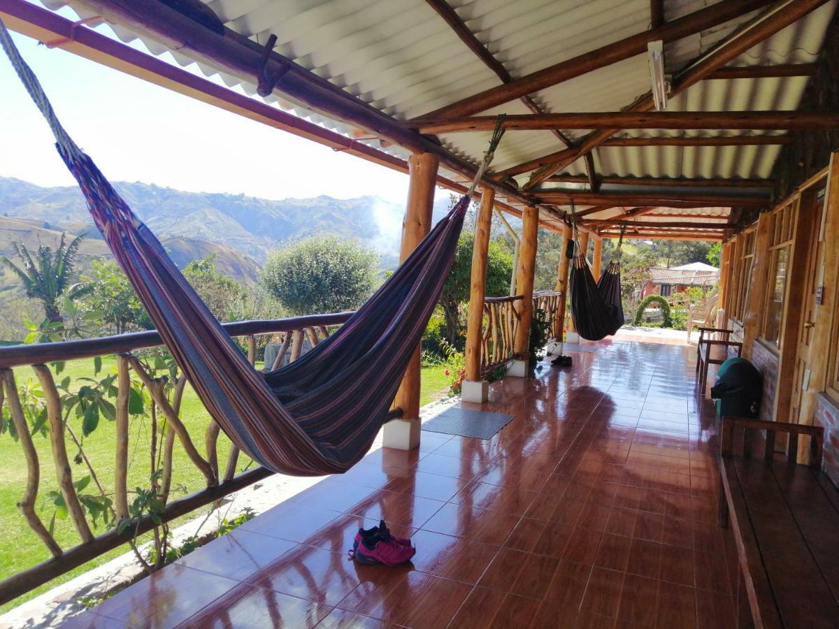 Hostal Taita Cristobal Isinlivi Kültér fotó