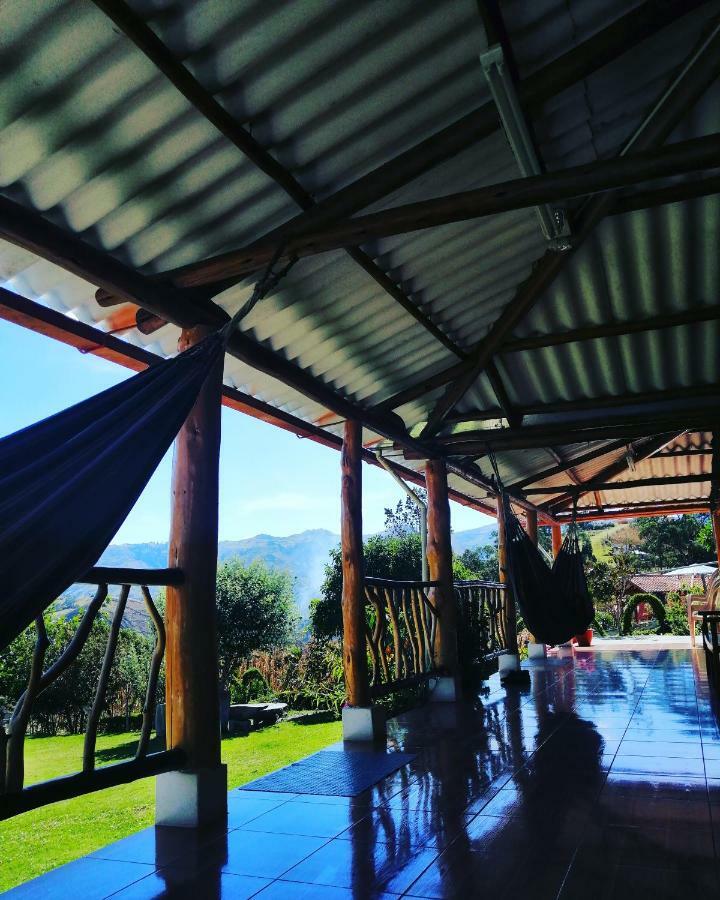 Hostal Taita Cristobal Isinlivi Kültér fotó